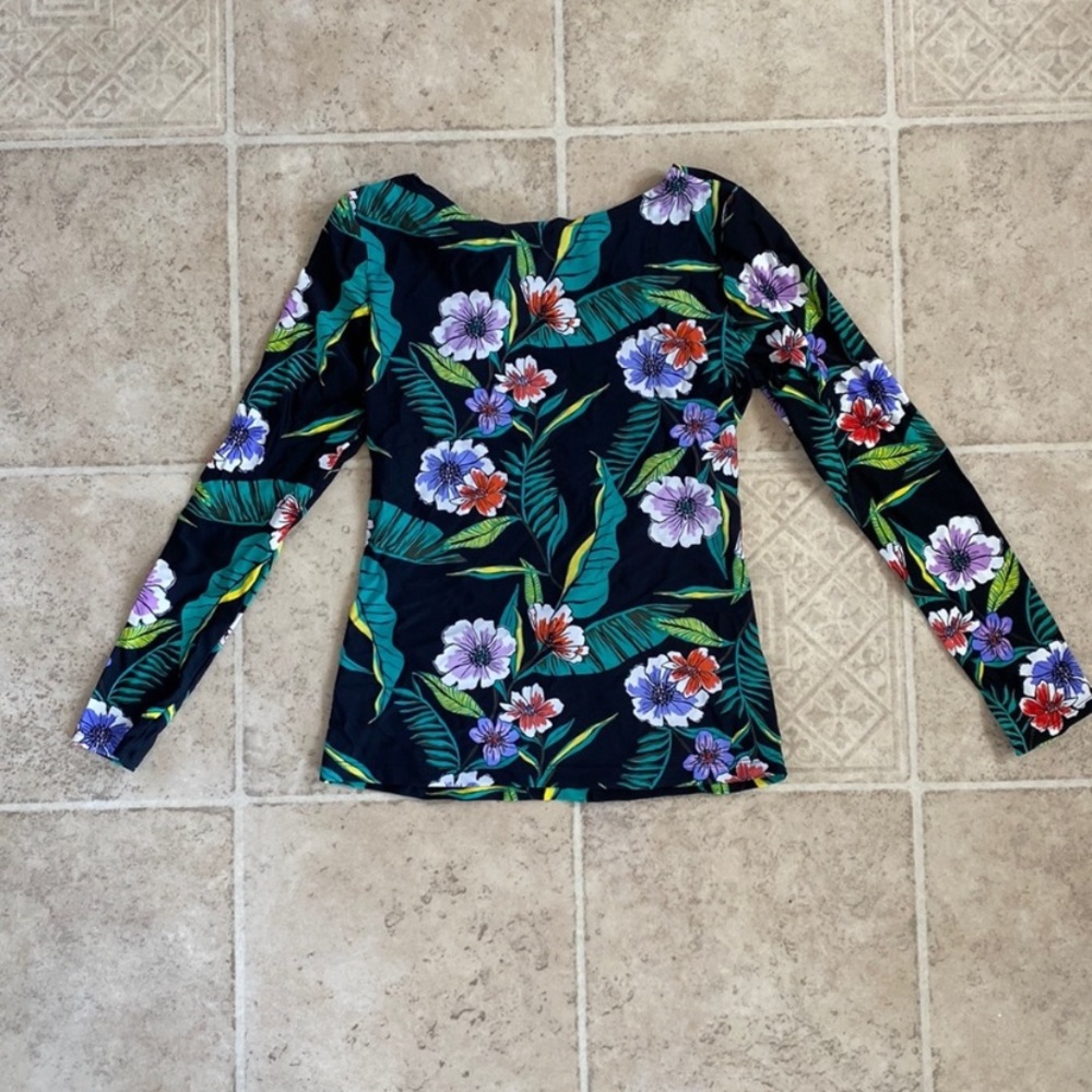🌈 2/$15 Floral Rashguard